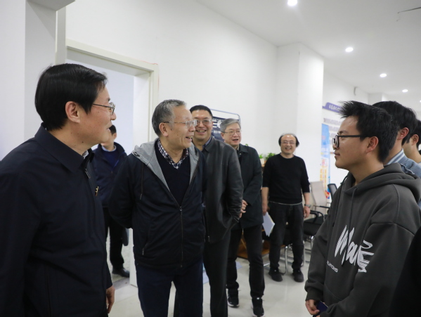 省慈善联合总会会长陈加元来校调...